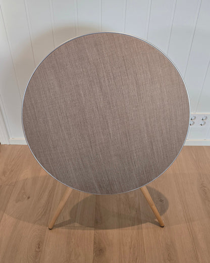 B&O Beoplay A9 MK1 – brukt trådløs høyttaler – ikonisk design – meget pen