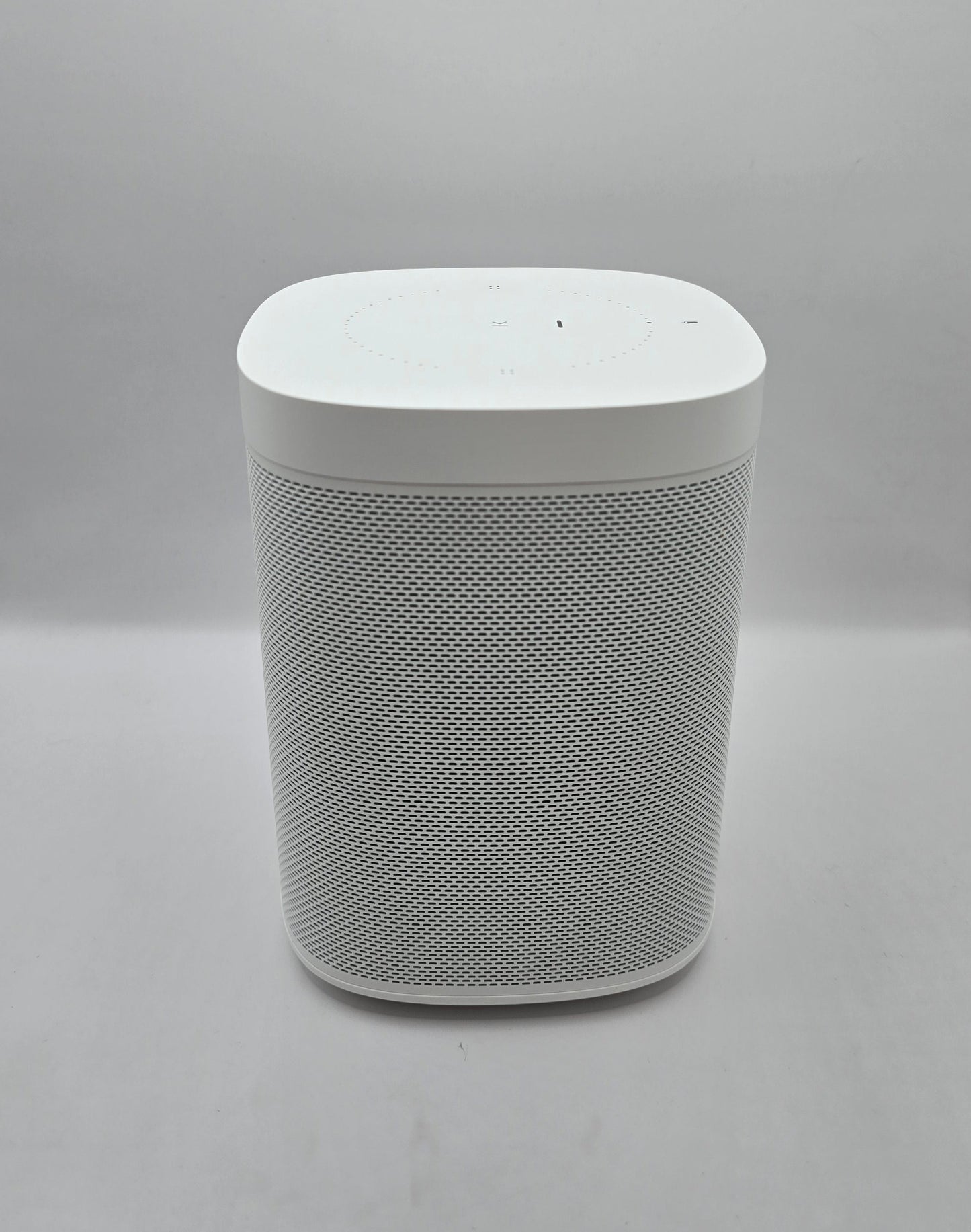Sonos One Gen 1 – brukt smarthøyttaler – få bruksmerker
