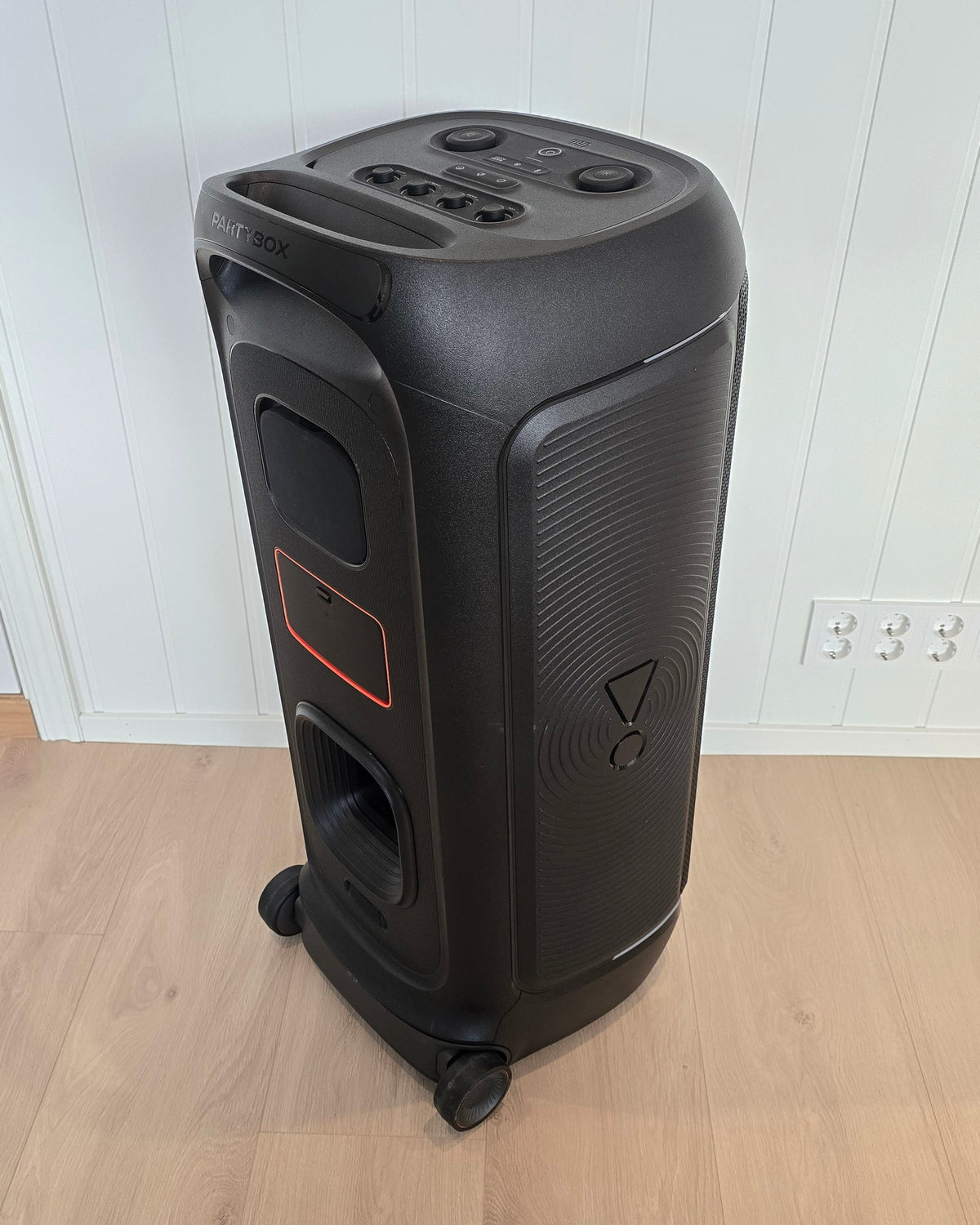 JBL PartyBox 720 – brukt kraftig partyhøyttaler – 800W – Bluetooth – lysshow