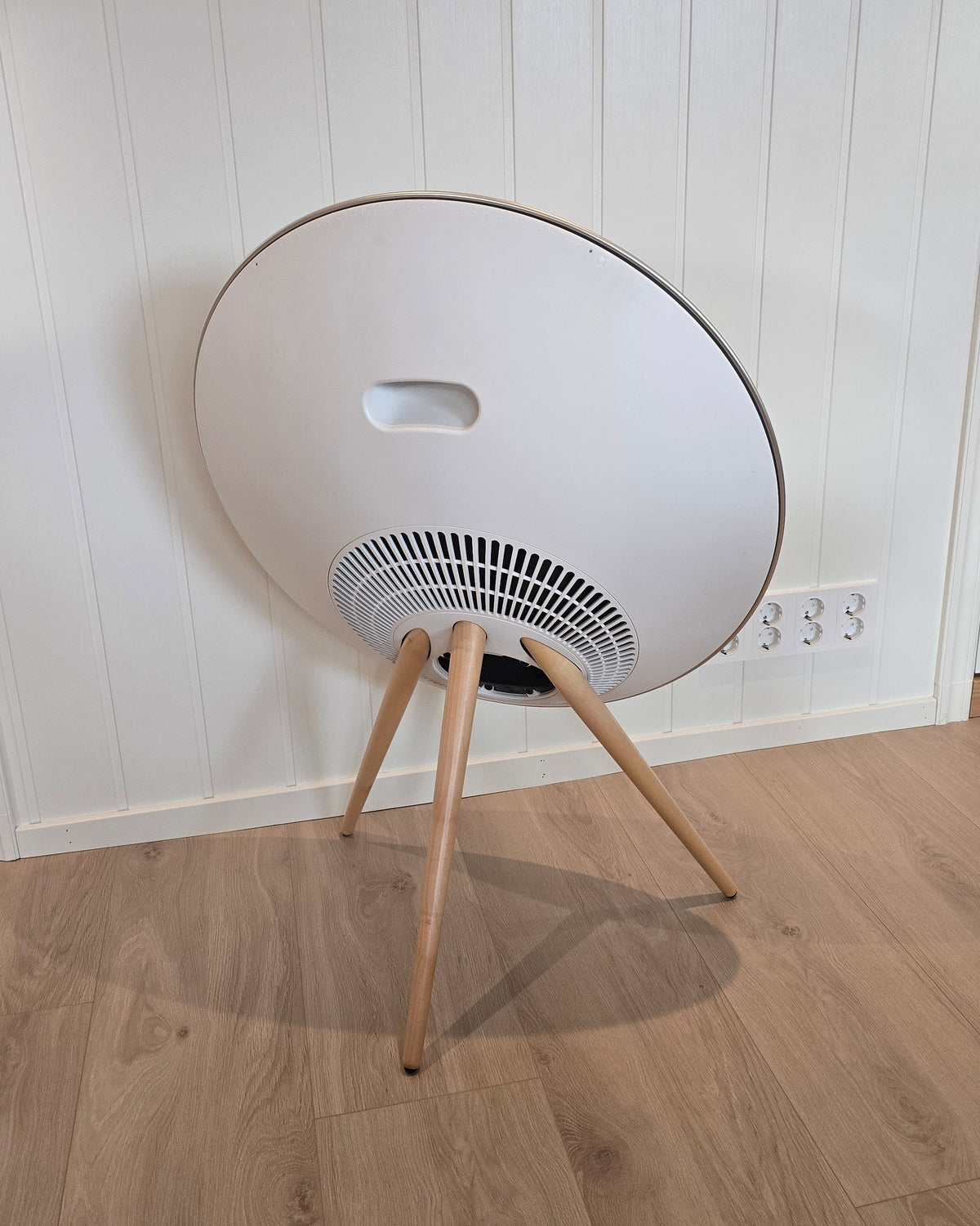 B&O Beoplay A9 MK1 – brukt trådløs høyttaler – ikonisk design – meget pen