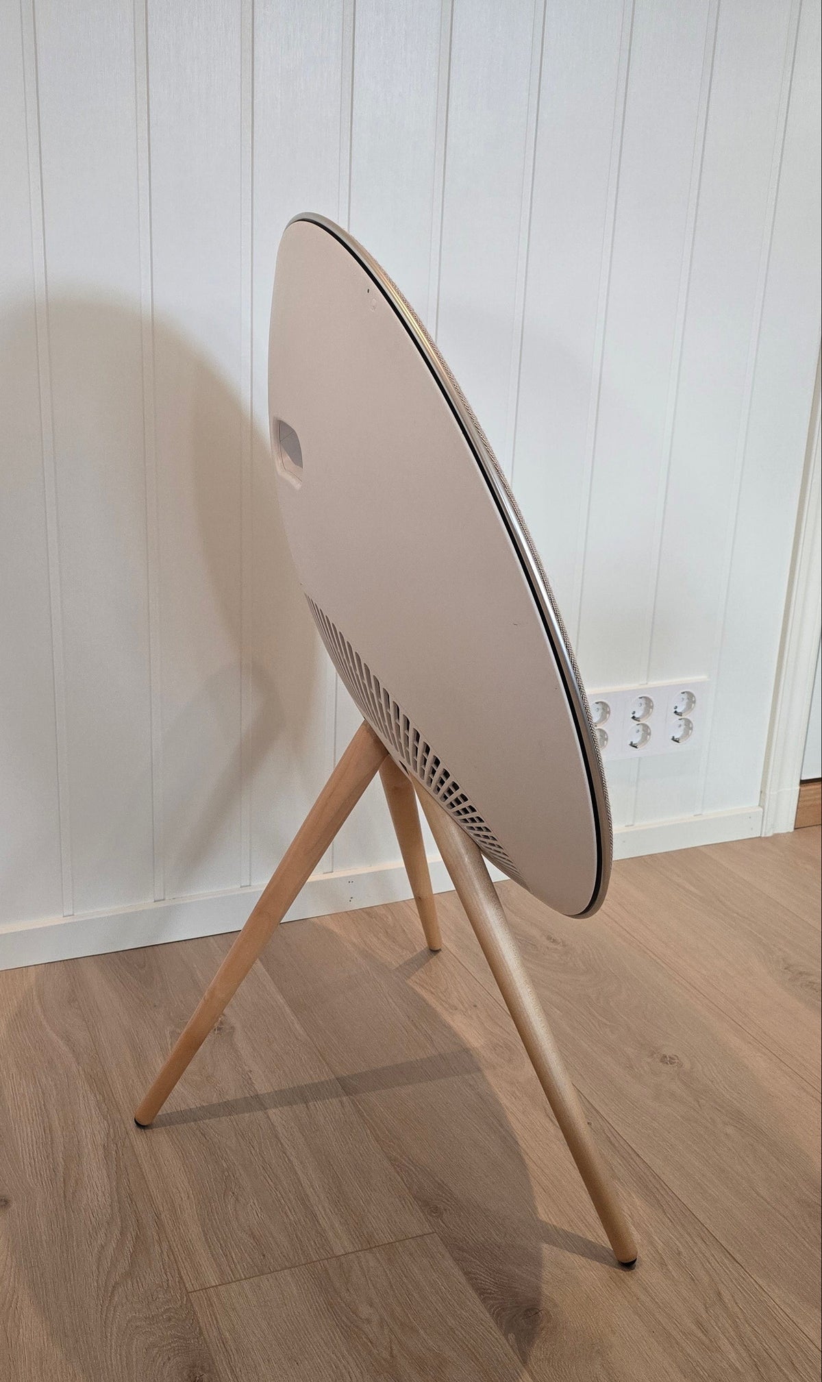 B&O Beoplay A9 MK1 – brukt trådløs høyttaler – ikonisk design – meget pen