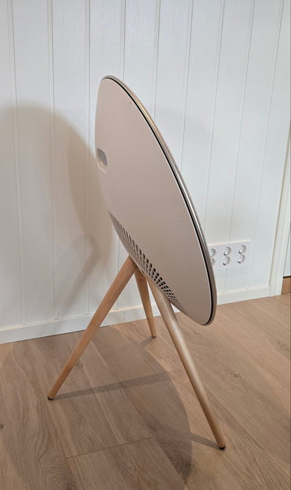 B&O Beoplay A9 MK1 – brukt trådløs høyttaler – ikonisk design – meget pen