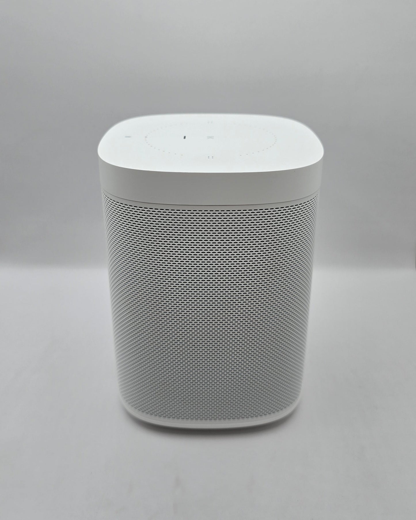 Sonos One Gen 1 – brukt smarthøyttaler – få bruksmerker