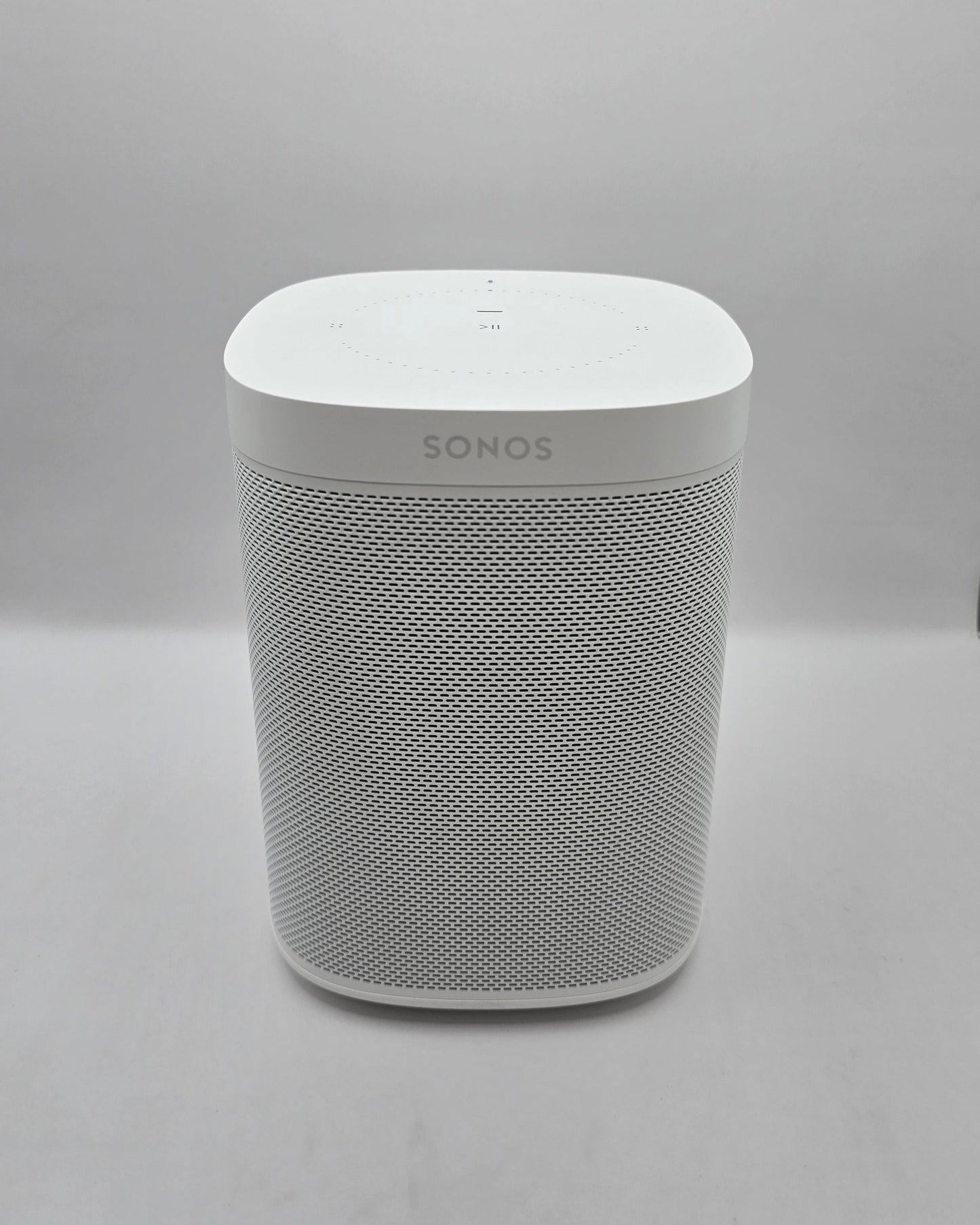 Sonos One Gen 1 – brukt smarthøyttaler – få bruksmerker