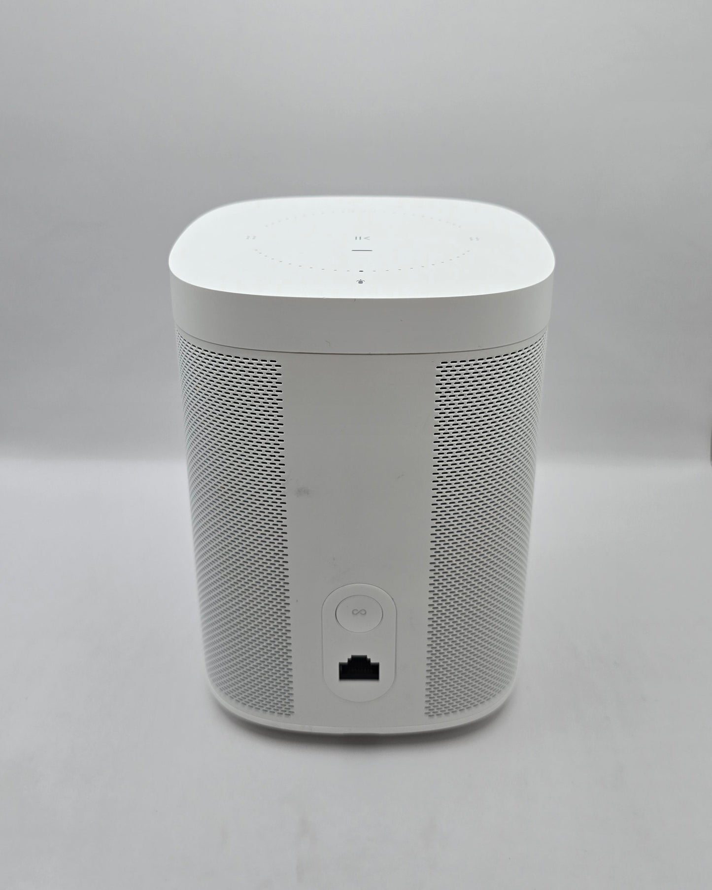 Sonos One Gen 1 – brukt smarthøyttaler – få bruksmerker