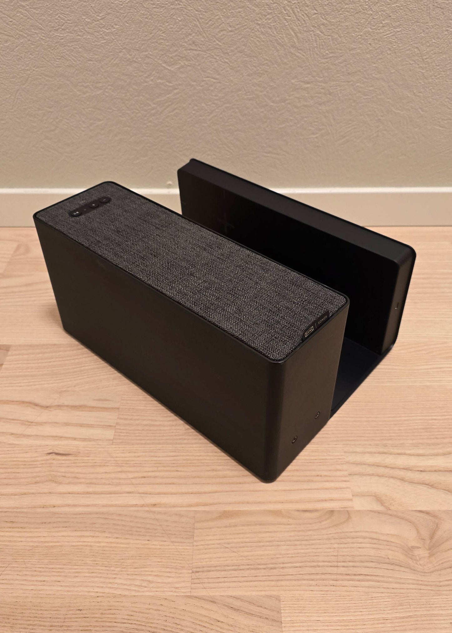 Sonos Symfonisk gen 2 inkl. hylle med ladestasjon